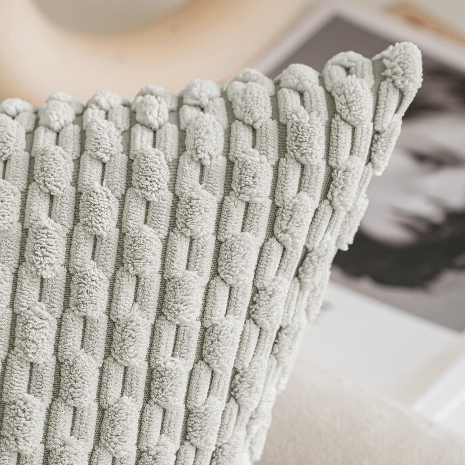 Set de 2 Huse decorative EMEMA, Catifea, 45 x 45 cm, culoare Gri deschis