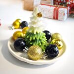 Set de 30 globuri de Craciun, agatatoare, 3 cm, potriviti pentru brazi de 30-120 cm, negre si aurii - imagine 4