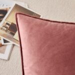 Set de 2 Huse decorative, Catifea, 40 x 40 cm, Margini indoite, Roz burgund - imagine 2